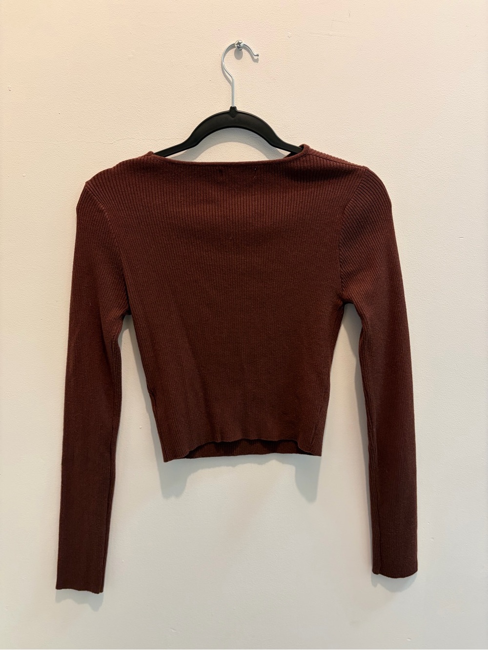 Elings Ribbed Cutout Crop Top - Picture 3 of 4